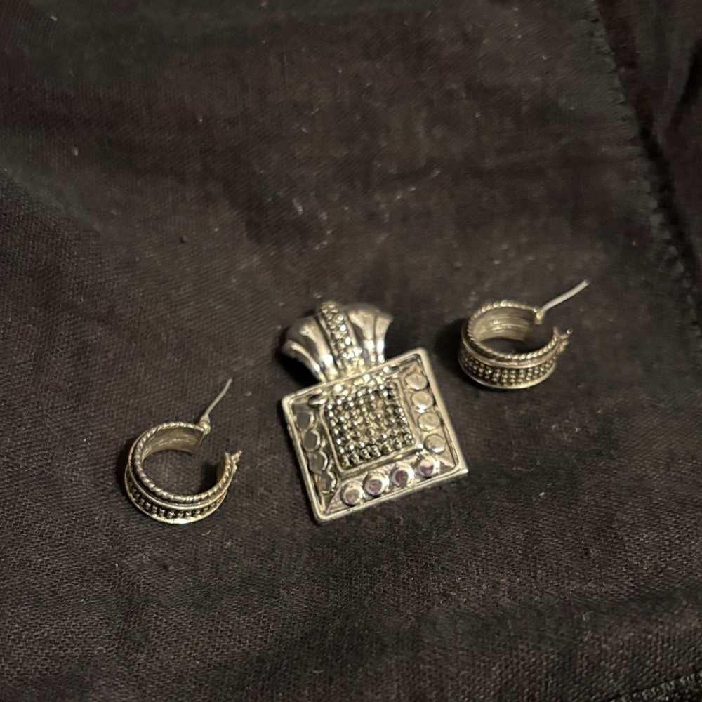 SILVER🩶🩶Pendant and Hoop Earrings Set‼️